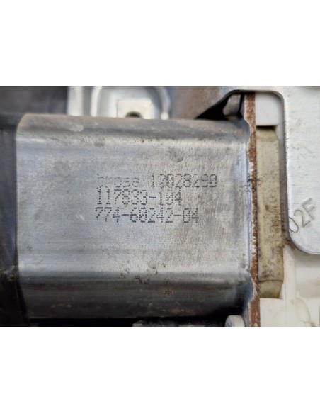 [110371] ELEVALUNAS DELANTERO DERECHO - MERCEDES ATEGO 2-EJES 18 T /BM 950/2/4 (01/1997 - 12/2004)