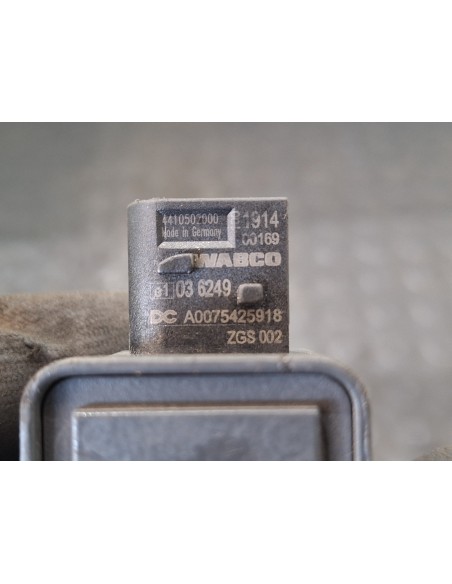 [110346] VALVULA NIVELADORA SUSPENSION - MERCEDES ATEGO 2-EJES 18 T /BM 950/2/4 (01/1997 - 12/2004)