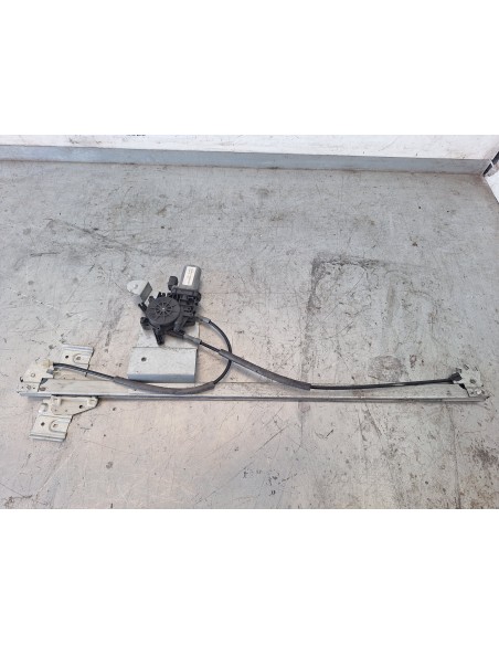 [110310] ELEVALUNAS DELANTERO IZQUIERDO - MERCEDES SPRINTER 02.00 - CAJA CERRADA (01/1999 - 01/2006)