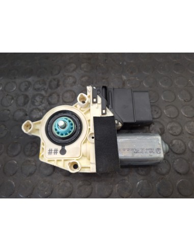 [110306] MOTOR ELEVALUNAS TRASERO DERECHO -...