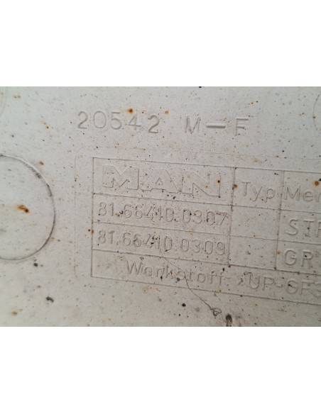 [110227] GUARDABARROS FIJO CABINA IZQUIERDO - MAN TGX 35.XXX (01/2007 - ...)