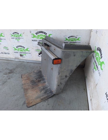 [110190] GUARDABARROS FIJO CABINA DERECHO - NISSAN ECO - T 135.75/100 KW