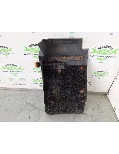 [110158] GUARDABARROS FIJO CABINA DERECHO -...