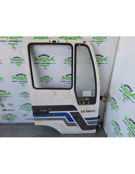 [110133] PUERTA DELANTERA DERECHA - MAN LE 140