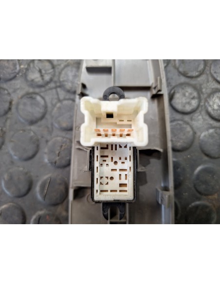 [109947] MANDO ELEVALUNAS DELANTERO DERECHO - NISSAN CABSTAR E (01/2002 - 12/2003)