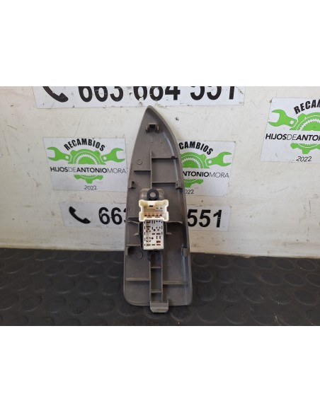 [109947] MANDO ELEVALUNAS DELANTERO DERECHO - NISSAN CABSTAR E (01/2002 - 12/2003)