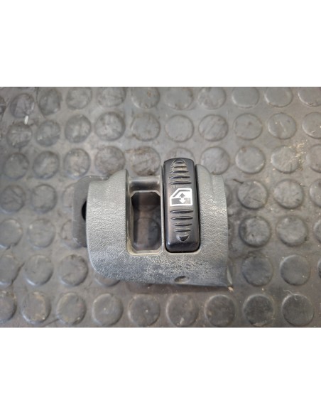 [109917] MANDO ELEVALUNAS DELANTERO DERECHO - SCANIA SERIE 4 (P/R 94 G) (01/1996 - 01/2004)