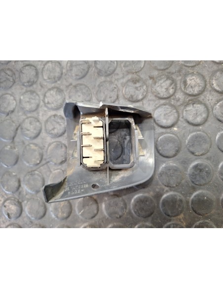 [109917] MANDO ELEVALUNAS DELANTERO DERECHO - SCANIA SERIE 4 (P/R 94 G) (01/1996 - 01/2004)