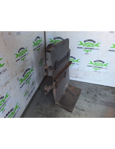 [109911] GUARDABARROS FIJO CABINA DERECHO -...