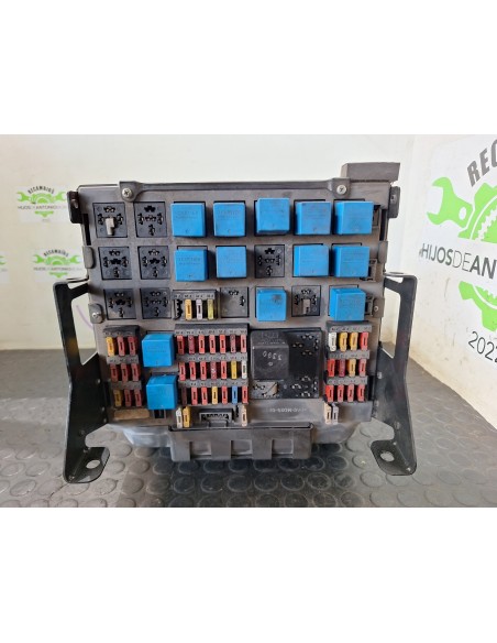 [109881] CAJA RELES / FUSIBLES - RENAULT HD 300.18 / 26 PREMIUM E2 (01/1996 - 12/2001)