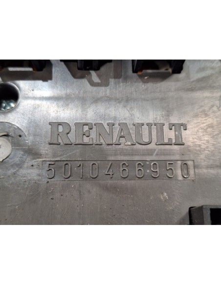 [109881] CAJA RELES / FUSIBLES - RENAULT HD 300.18 / 26 PREMIUM E2 (01/1996 - 12/2001)
