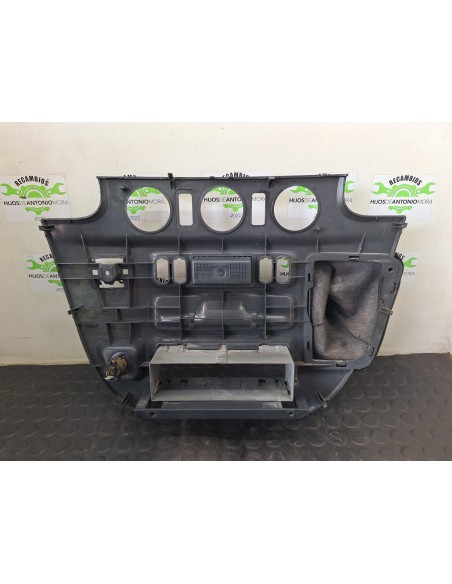 [109761] CONSOLA CENTRAL - MERCEDES SPRINTER 02.00 - CAJA CERRADA (01/1999 - 01/2006)