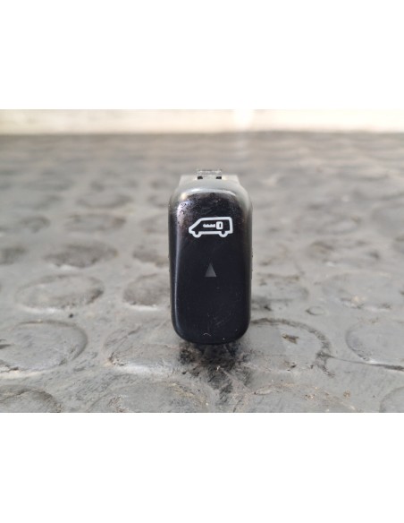 [109667] BOTON - MERCEDES SPRINTER 02.00 - CAJA CERRADA (01/1999 - 01/2006)