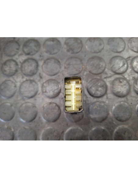 [109667] BOTON - MERCEDES SPRINTER 02.00 - CAJA CERRADA (01/1999 - 01/2006)