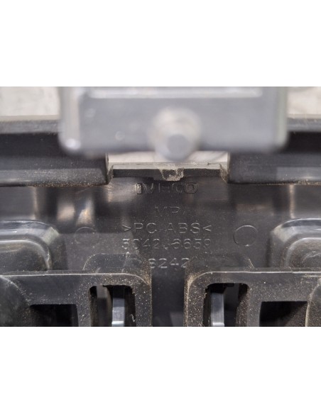 [109524] REJILLA AIREADORA - IVECO EUROCARGO TECTOR (01/2001 - 12/2003)