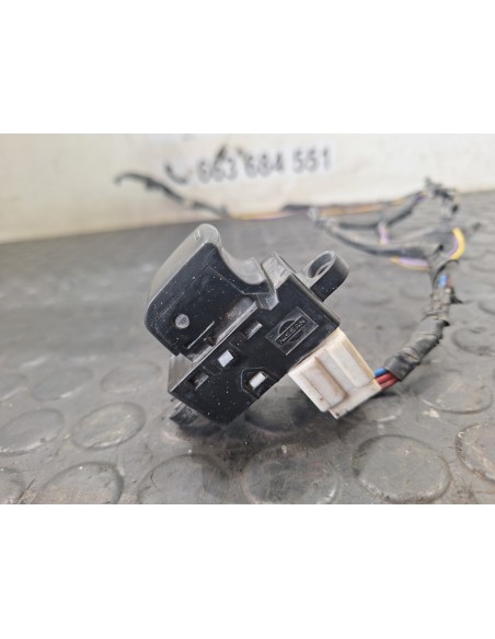 [109302] MANDO ELEVALUNAS DELANTERO DERECHO - RENAULT MAXITY (01/2007 - 01/2011)