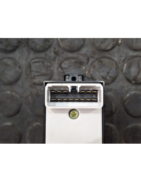 [108886] MANDO ELEVALUNAS TRASERO IZQUIERDO - HYUNDAI SANTA FE (01/2018 - ...)