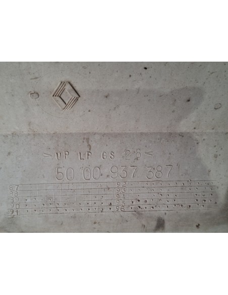 [108819] CALANDRA SUPERIOR - RENAULT MAGNUM 4XX.18/4XX.26 02 - (01/2001 - 12/2006)