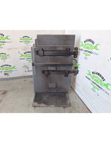 [108724] GUARDABARROS FIJO CABINA DERECHO -...