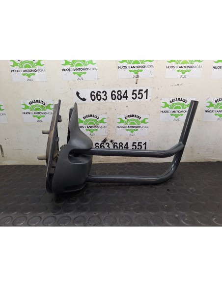 [108712] SOPORTE ESPEJO IZQUIERDO - NISSAN TRADE (01/1994 - 01/1996)