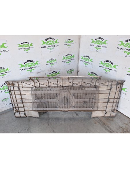 [108646] CALANDRA DELANTERA - RENAULT MAGNUM 4XX.18/4XX.26 02 - (01/2001 - 12/2006)