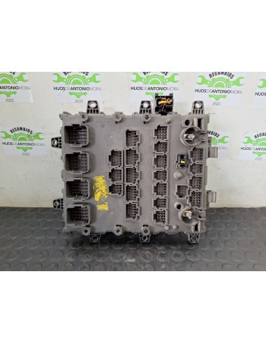 [108600] CAJA RELES / FUSIBLES - RENAULT MAGNUM...