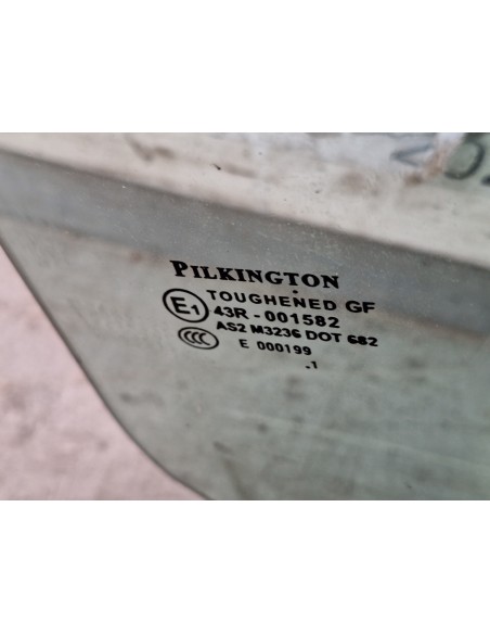 [108581] LUNA DELANTERA DERECHA - RENAULT MAXITY (01/2007 - 01/2011)