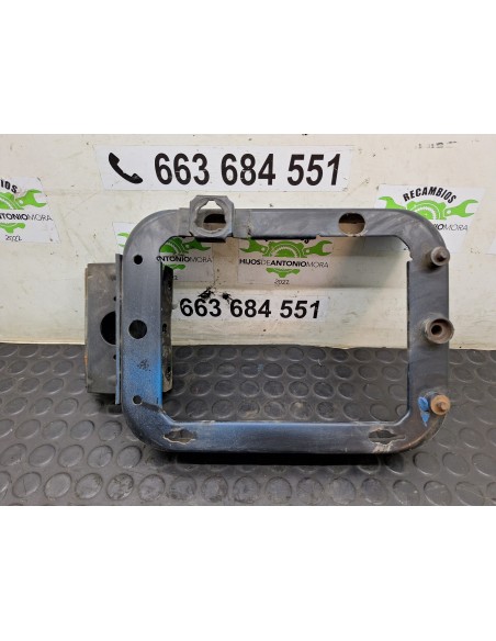 [108397] SOPORTE FARO DERECHO - RENAULT G 280 (202 KW) (01/1990 - ...)