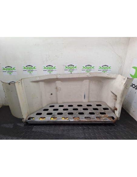 [108204] ESTRIBO DELANTERO IZQUIERO - VOLVO FL 608 (01/1987 - 01/2000)