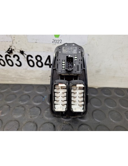 [108136] MANDO ELEVALUNAS DELANTERO IZQUIERDO  - SCANIA SERIE 4 (P/R 94 G) (01/1996 - 01/2004)