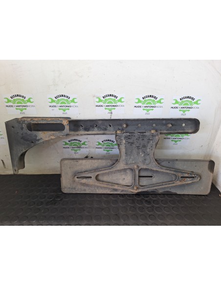 [108001] SOPORTE PILOTO TRASERO IZQUIERDO - MAN TG - L 12.XXX (01/2005 - 12/2020)