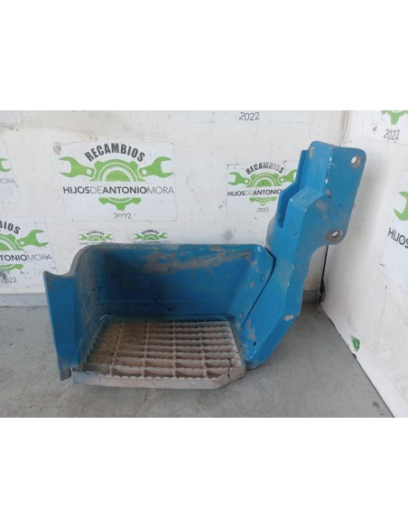 [107868] ESTRIBO DELANTERO DERECHO - RENAULT G 280 (202 KW) (01/1990 - ...)