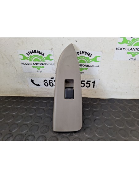 [107792] MANDO ELEVALUNAS DELANTERO DERECHO - NISSAN CABSTAR 01.04 - (01/2004 - 01/2006)