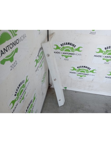 [107751] PILASTRA DE CABINA IZQUIERDA - RENAULT M 180.13/C MIDLINER E2 (01/1996 - 12/2000)