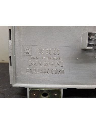 [107210] CAJA RELES / FUSIBLES - MAN LE 140