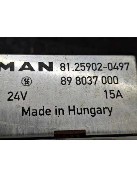 [107210] CAJA RELES / FUSIBLES - MAN LE 140