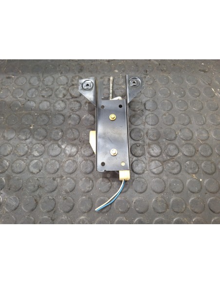 [106984] CERRADURA TAPA COMBUSTIBLE - BMW SERIE 1