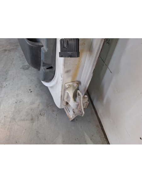 [106881] PUERTA DELANTERA IZQUIERDA - RENAULT HD 250.18 PREMIUM E2 (01/1996 - 12/2001)