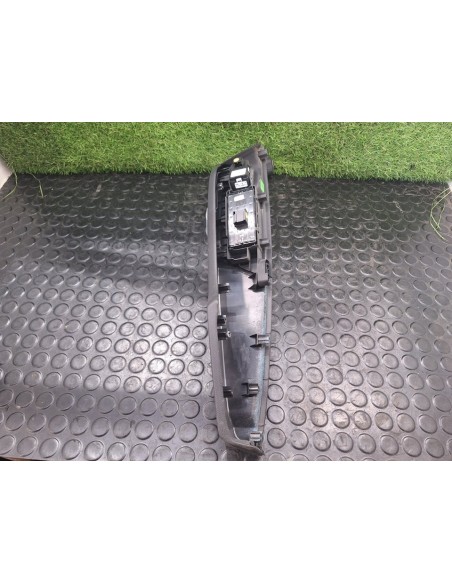 [102085] APOYABRAZO LATERAL - AUDI A4 BER. (B8)