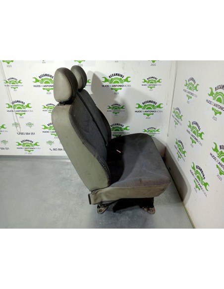 [98548] ASIENTO DELANTERO DERECHO - RENAULT TRAFIC CAJA CERRADA (AB 4.01)