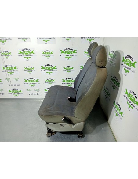 [98548] ASIENTO DELANTERO DERECHO - RENAULT TRAFIC CAJA CERRADA (AB 4.01)