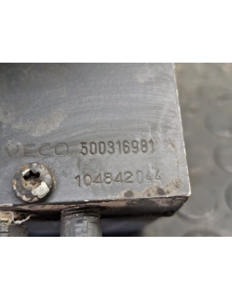 [102802] BOMBA ELEVAR CABINA - IVECO EUROCARGO TECTOR (01/2001 - 12/2003)