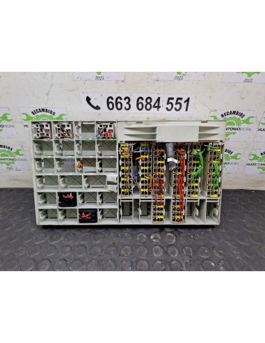 [105756] CAJA RELES / FUSIBLES - SCANIA SERIE 4...