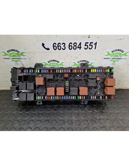 [106401] CAJA RELES / FUSIBLES - RENAULT SERIE T (01/2013 - ...)