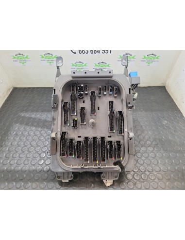 [106212] CAJA RELES / FUSIBLES - DAF SERIE...