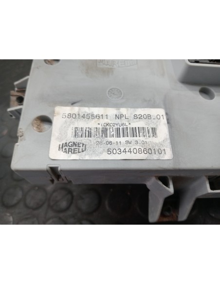 [105957] CAJA RELES / FUSIBLES - IVECO DAILY FURGÓN (01/2014 - ...)