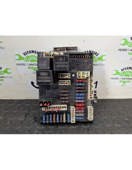 [103417] CAJA RELES / FUSIBLES - MERCEDES MB 100 D CAJA CERRADA / COMBI (01/1987 - 01/1995)