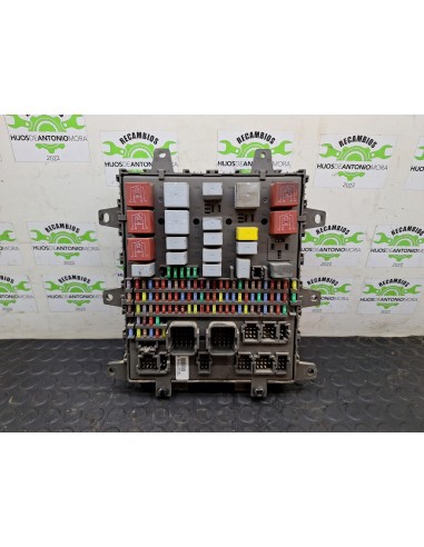 [105024] CAJA RELES / FUSIBLES - VOLVO FM XXX