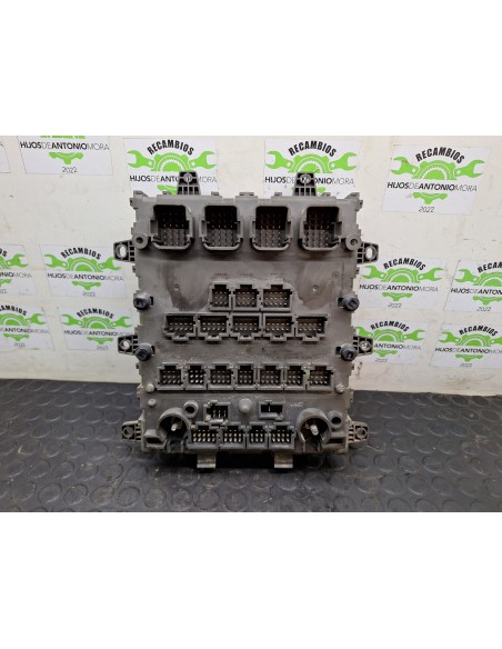 [105024] CAJA RELES / FUSIBLES - VOLVO FM XXX
