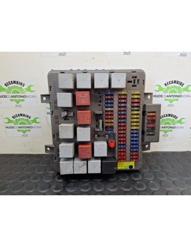 [103704] CAJA RELES / FUSIBLES - DAF SERIE...